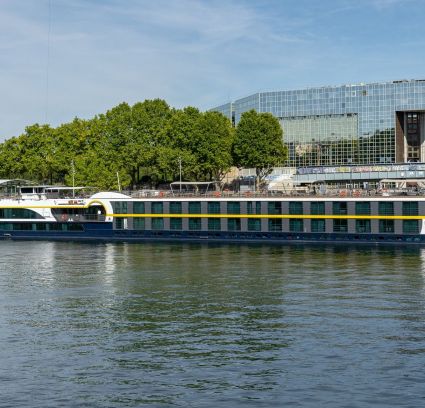 MS MONARCH COUNTESS