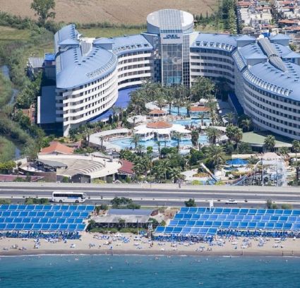 CRYSTAL ADMIRAL RESORT SUITES & SPA