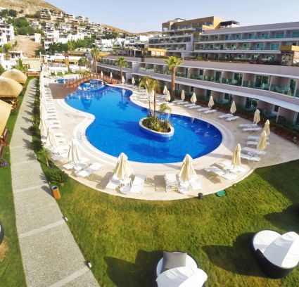 Bellazure Hotel