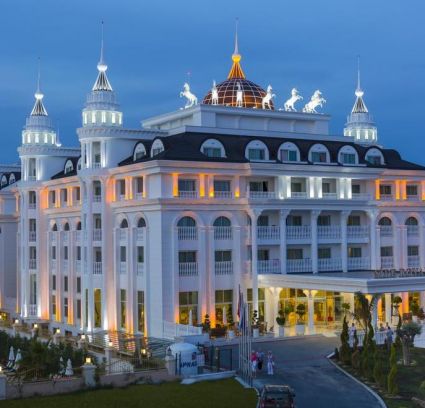SIDE ROYAL PALACE