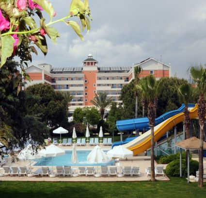 Insula Resort & Spa
