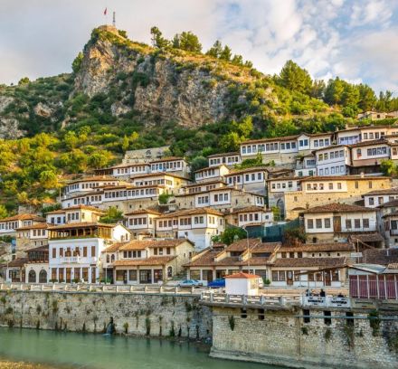 Екскурзия в АЛБАНИЯ - Земята на Скендербег - 3 нощувки, със самолет и обслужване на български език!