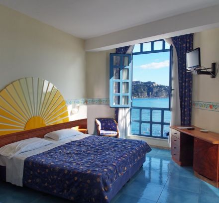 Почивка в  ИТАЛИЯ - СИЦИЛИЯ, хотел Sporting Baia 4* - със самолет и обслужване на български език! Гарантирани места!