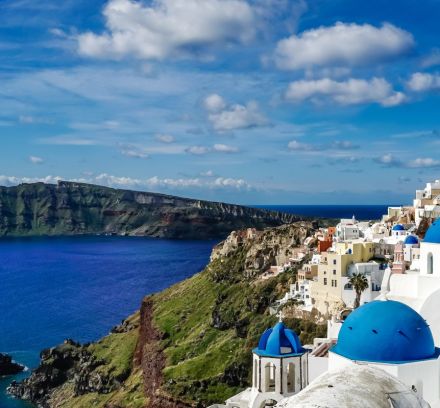 МАЙСКИ ПРАЗНИЦИ НА ОСТРОВ САНТОРИНИ - 3 нощувки, чартърна програма с полет от ВАРНА!