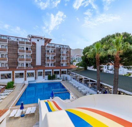CLUB MUNAMAR BEACH RESORT