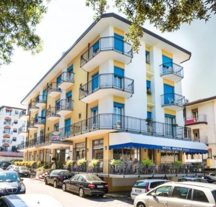 Hotel Azzorre или подобен