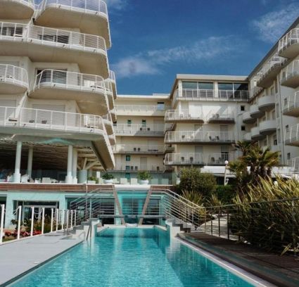 Hotel Le Soleil или подобен