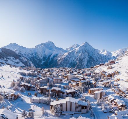 НОВА ГОДИНА 2026 ВЪВ ФРЕНСКИТЕ АЛПИ - COURCHEVEL, CHAMONIX & LES 2 ALPES  / ПАКЕТИ 7 НОЩУВКИ В ПЕРИОД: 28.12.2025 - 04.01.2026